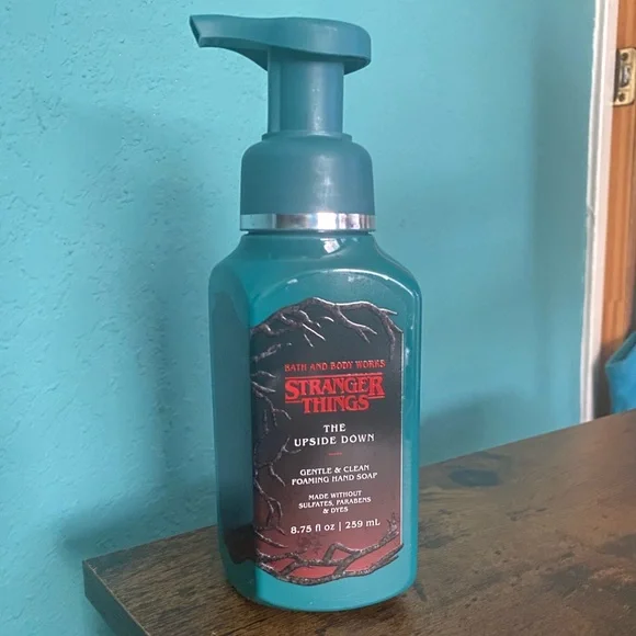 🆕 Bath & Body Works Stranger Things ‘The Upside Down’ Bundle - Picture 2 of 6